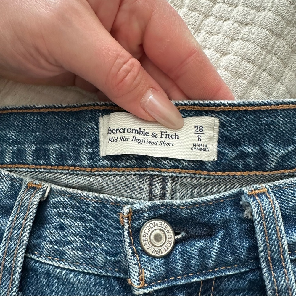 Abercrombie & Fitch denim shorts ✨ - Picture 2 of 3